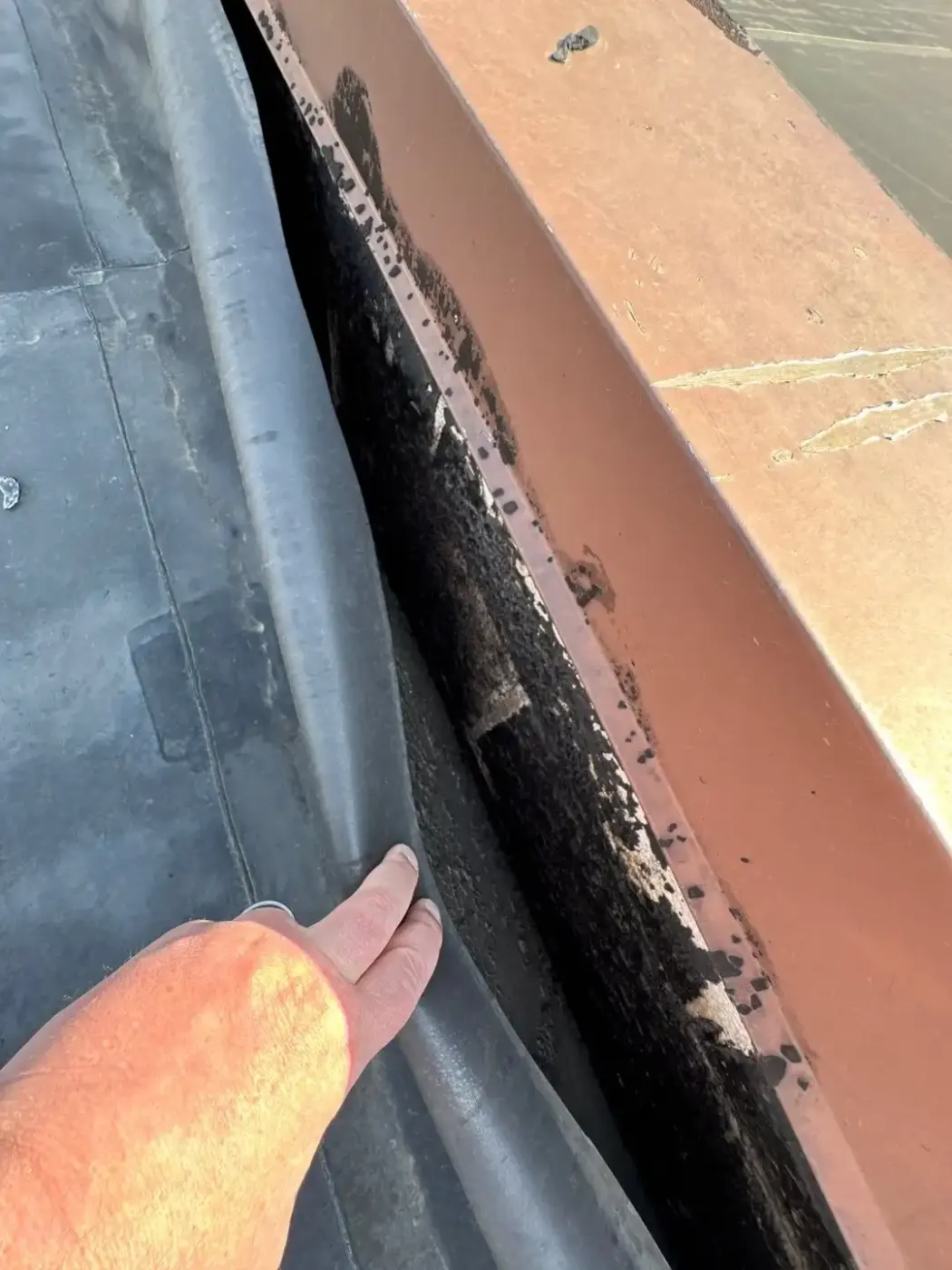 Tarping and dry-in on a Crothersville commercial roof